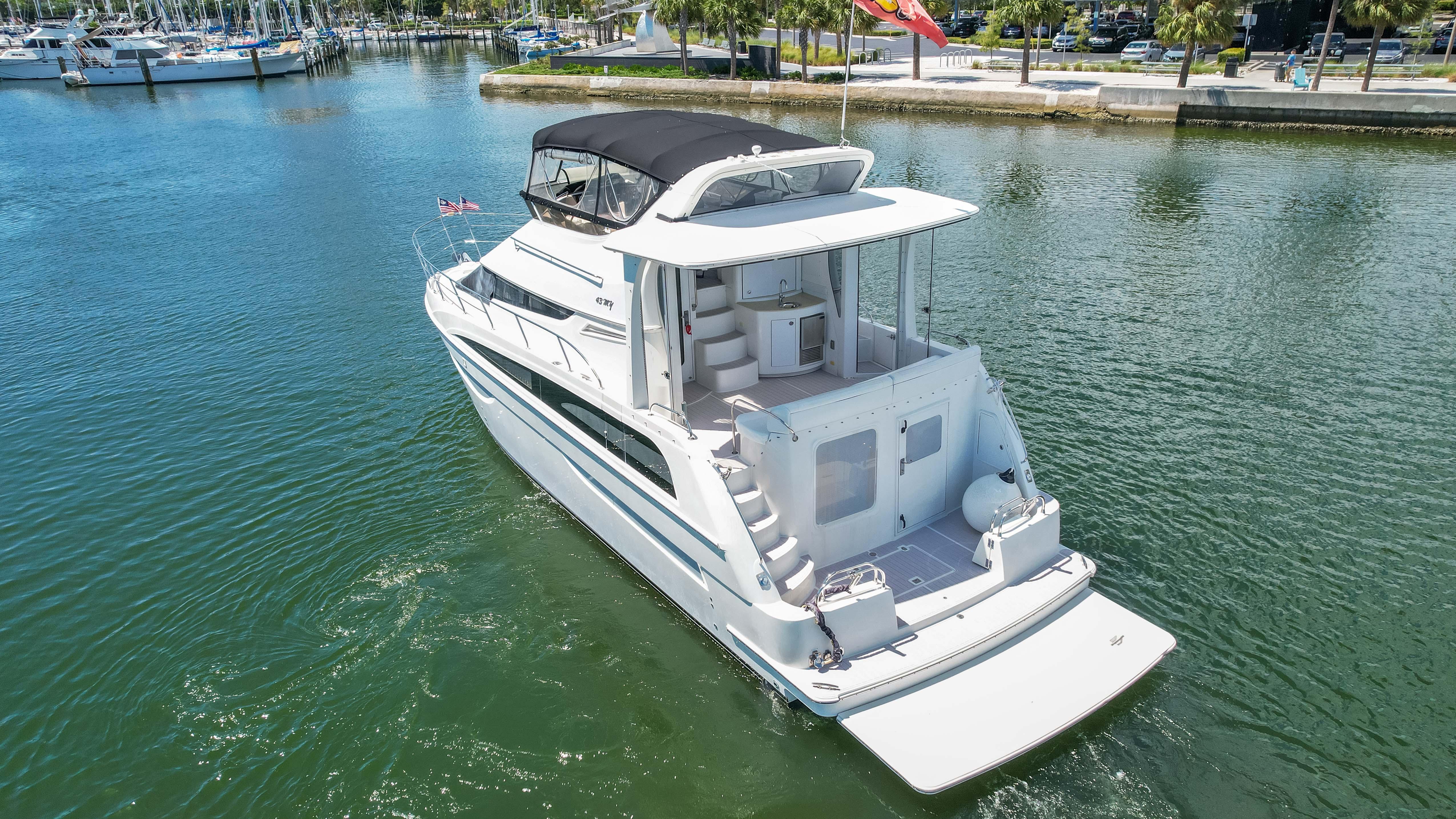 43ft Carver Luxury Yacht